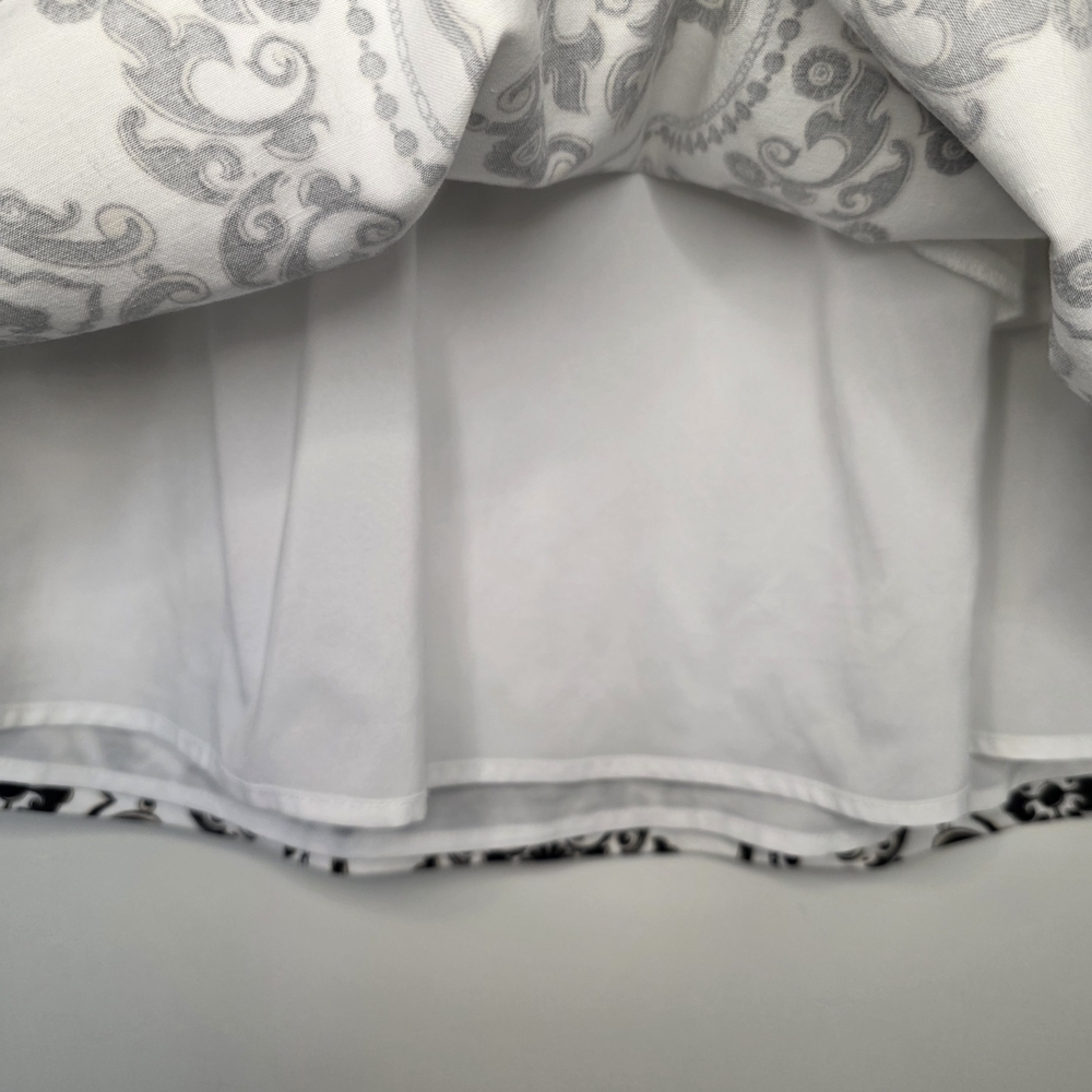 White House | Black Market Pleated Skirt – Size 4 – White; Black/Cream Pattern - Picture 4 of 6